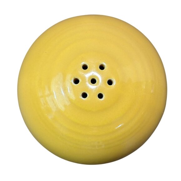 Fiesta Ware 7 Hole Ball Salt or Pepper Shaker Yellow Round Shape Vintage 1950s - Picture 5 of 6